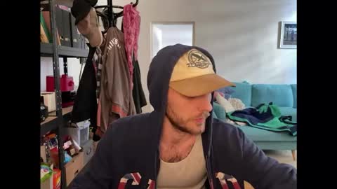 Leon online show from February 25, 2:16 pm