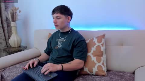 Leo  online show from October 17, 8:55 pm