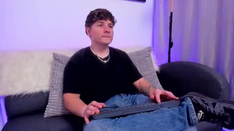 Leo  online show from December 3, 4:20 am