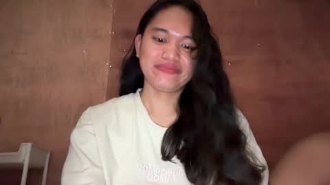 Snapshot of leora_luna chatting on January 7, 5:43 am Jenn online show from January 7, 5:43 am