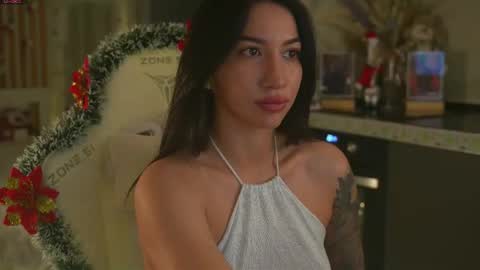 Leora online show from December 19, 5:09 pm