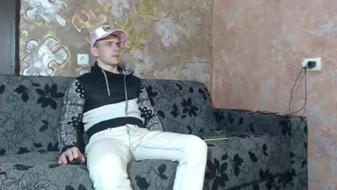 leoroman online show from October 24, 8:00 am