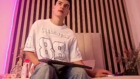 leotease online show from June 14, 4:31 pm
