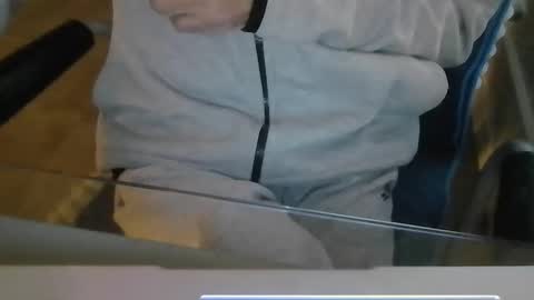 Snapshot of leoufdedingue chatting on October 20, 6:14 am CESTMOI75100 online show from October 20, 6:14 am