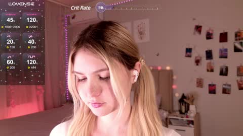Nicole Moore online show from December 4, 2:37 pm