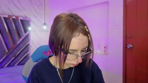 Snapshot of leri_rose_ chatting on May 6, 11:26 am online show from May 6, 11:26 am
