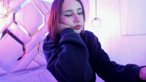 Snapshot of leri_rose_ chatting on May 13, 11:29 am online show from May 13, 11:29 am
