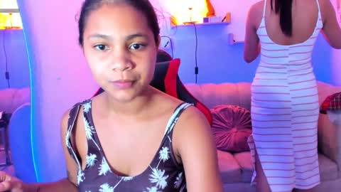 lesbic_hot_69 online show from December 22, 3:36 am