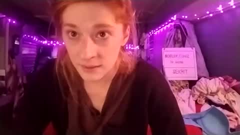 Snapshot of lesleygumgrass chatting on February 12, 5:37 pm LesleyGumGrass- The Boring Trans girl online show from February 12, 5:37 pm