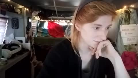 Snapshot of lesleygumgrass chatting on February 14, 5:03 pm LesleyGumGrass- The Boring Trans girl online show from February 14, 5:03 pm