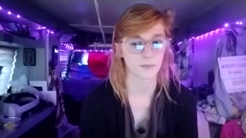 Snapshot of lesleygumgrass chatting on February 14, 8:05 pm LesleyGumGrass- The Boring Trans girl online show from February 14, 8:05 pm