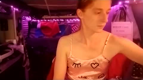 Snapshot of lesleygumgrass chatting on February 15, 12:59 am LesleyGumGrass- The Boring Trans girl online show from February 15, 12:59 am