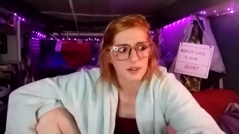 Snapshot of lesleygumgrass chatting on February 21, 8:07 am LesleyGumGrass- The Boring Trans girl online show from February 21, 8:07 am
