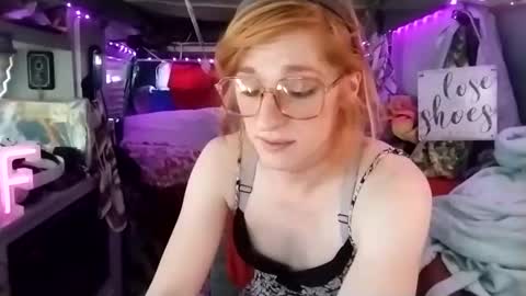 Snapshot of lesleygumgrass chatting on February 23, 2:46 pm LesleyGumGrass- The Boring Trans girl online show from February 23, 2:46 pm