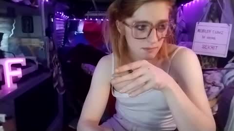 Snapshot of lesleygumgrass chatting on February 24, 8:36 pm LesleyGumGrass- The Boring Trans girl online show from February 24, 8:36 pm