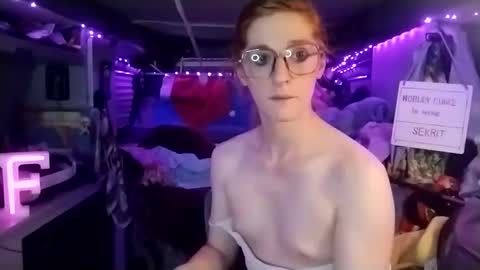 Snapshot of lesleygumgrass chatting on February 24, 11:41 pm LesleyGumGrass- The Boring Trans girl online show from February 24, 11:41 pm