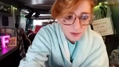 Snapshot of lesleygumgrass chatting on February 28, 7:25 pm LesleyGumGrass- The Boring Trans girl online show from February 28, 7:25 pm