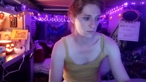 Snapshot of lesleygumgrass chatting on September 12, 12:11 am LesleyGumGrass- The Boring Trans girl online show from September 12, 12:11 am