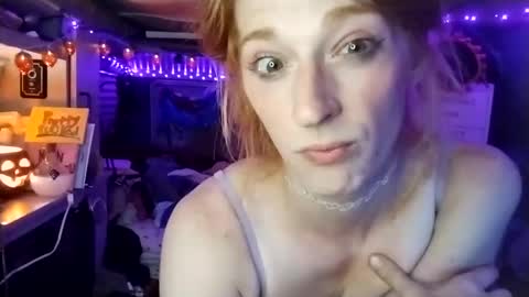 Snapshot of lesleygumgrass chatting on September 16, 3:40 am LesleyGumGrass- The Boring Trans girl online show from September 16, 3:40 am