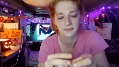 Snapshot of lesleygumgrass chatting on September 18, 7:49 pm LesleyGumGrass- The Boring Trans girl online show from September 18, 7:49 pm