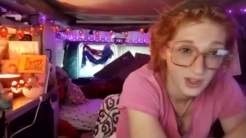 Snapshot of lesleygumgrass chatting on September 19, 8:09 pm LesleyGumGrass- The Boring Trans girl online show from September 19, 8:09 pm