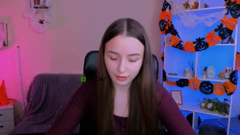 leslie_bird online show from November 1, 10:28 am