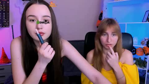 leslie_bird online show from November 4, 12:26 pm