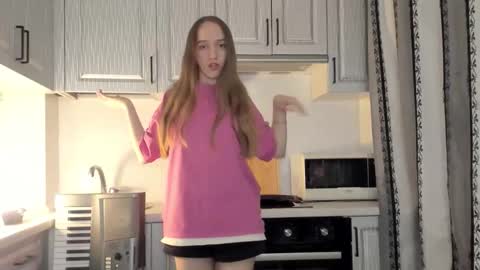  LESLIE   online show from December 13, 7:53 pm