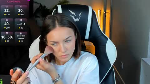 Leslie online show from May 29, 1:03 am