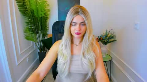 lesliemineg online show from September 19, 7:47 pm