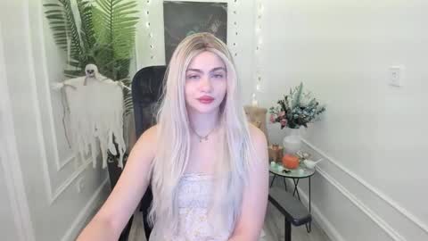 lesliemineg online show from October 16, 11:22 am