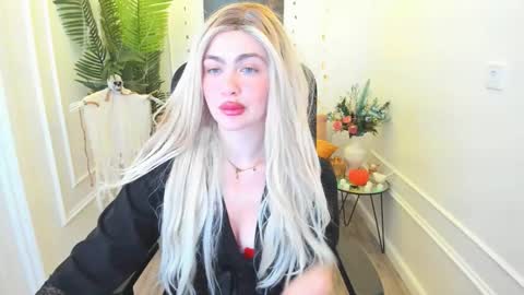 lesliemineg online show from October 22, 11:54 am