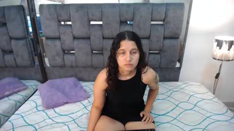 -- lesly -- online show from September 18, 11:45 am