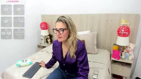 Lesly Santodomingo online show from February 21, 10:27 am