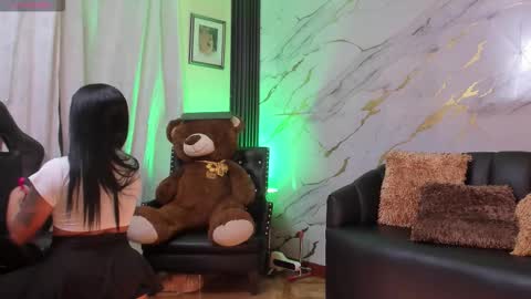 Snapshot of lesly_w chatting on October 15, 8:58 am I am here from Monday to Friday from 730 am to 130 pm Colombia time and saturday from 500 am to 1000 am .... Soon Blue page online show from October 15, 8:58 am