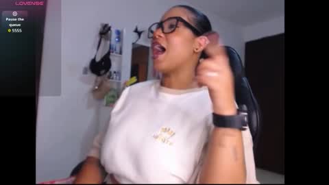 lesly online show from October 18, 9:15 pm