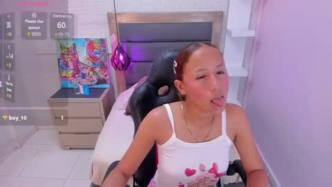 Snapshot of leslysimpson chatting on March 9, 8:02 pm online show from March 9, 8:02 pm