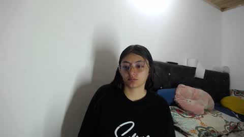 Snapshot of lessliee chatting on December 5, 11:05 am lessliee online show from December 5, 11:05 am