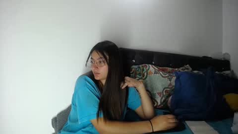 Snapshot of lessliee chatting on December 6, 4:17 pm lessliee online show from December 6, 4:17 pm