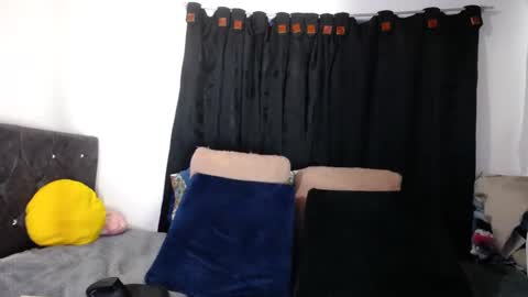 Snapshot of lessliee chatting on January 10, 4:33 am lessliee online show from January 10, 4:33 am