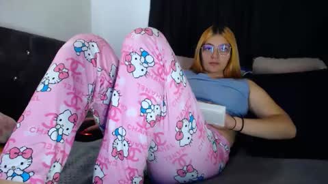 Snapshot of lessliee chatting on March 10, 2:50 am lessliee online show from March 10, 2:50 am