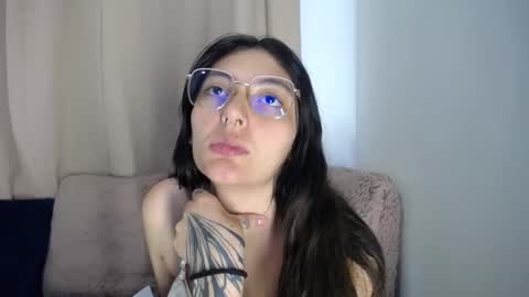 Snapshot of lessliee chatting on March 27, 6:08 am lessliee online show from March 27, 6:08 am