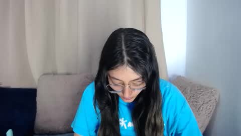 Snapshot of lessliee chatting on March 29, 7:08 am lessliee online show from March 29, 7:08 am