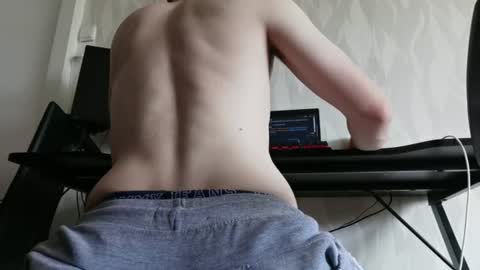 neoglo online show from June 12, 1:32 pm