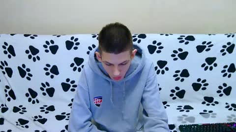 lester_broo online show from April 20, 2:53 pm