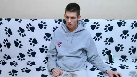 lester_broo online show from April 29, 10:49 pm