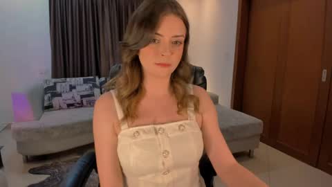 Snapshot of lesya_krutalevich chatting on June 5, 10:37 pm lesya krutalevich online show from June 5, 10:37 pm
