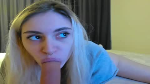 Snapshot of lesyaliss chatting on March 20, 7:41 pm lesyaliss online show from March 20, 7:41 pm