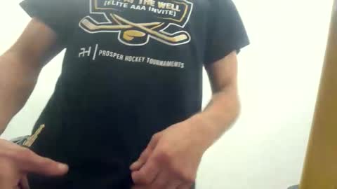 letmehitthat1986 online show from October 19, 3:07 am