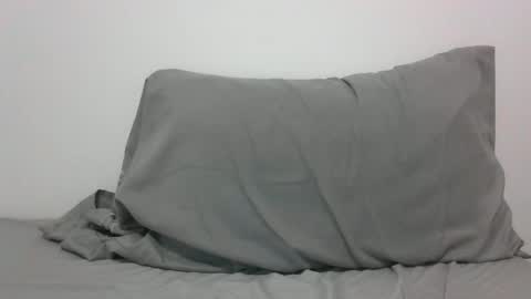 lets_play143 online show from December 9, 6:23 am